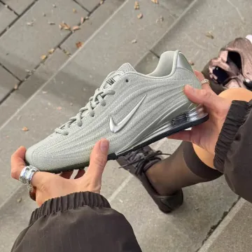 나이키 샥스 Z 메탈릭 실버 HQ7540-001