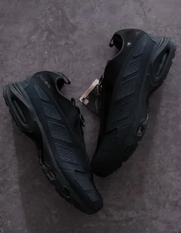 나이키 에어맥스 SNDR 고어텍스 블랙 앤 다크 스모크 그레이 FZ4238-001