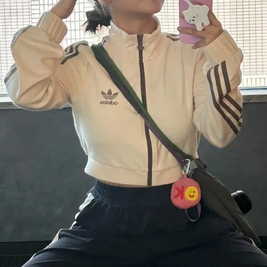 아디다스 크롭 하이넥 트랙 탑 집업 져지 자켓 우먼스 베이지 IP3005