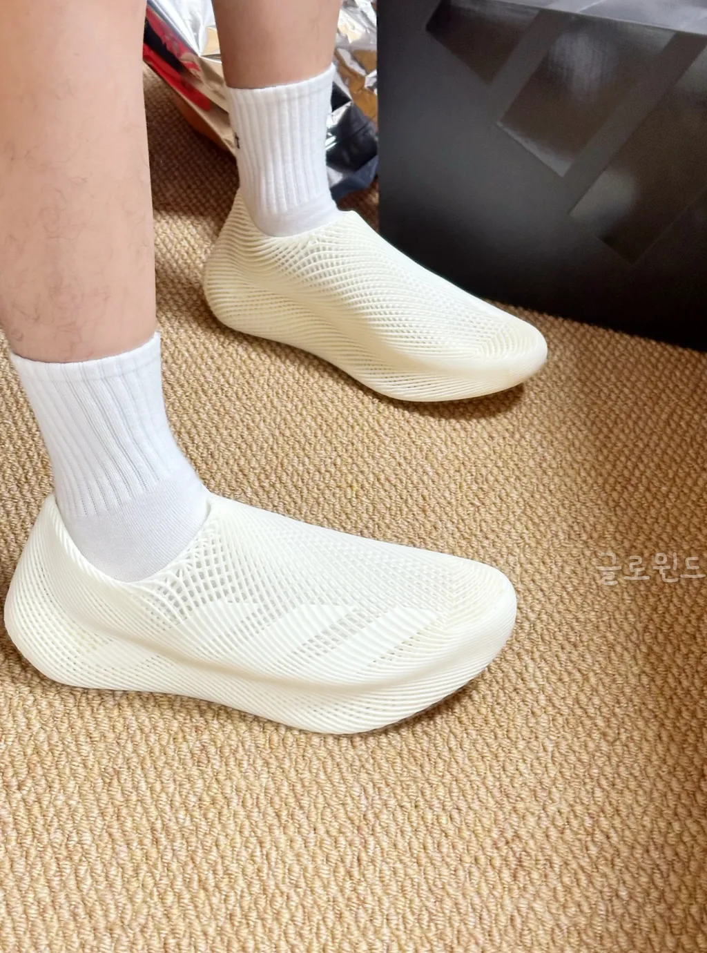 아디다스 클리마쿨 스니커즈 오프화이트 JQ8739