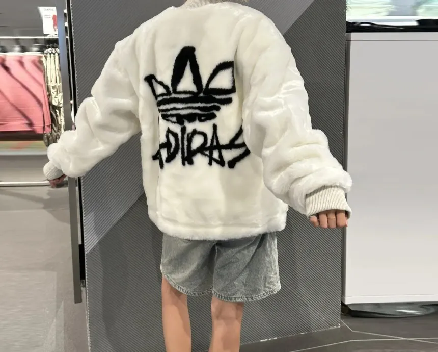 아디다스 오리지널스 퍼 24 집업 재킷 화이트 JD3777