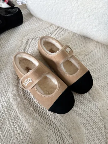 [한정판] 어그 메리제인 투톤 블랙베이지 OB970L