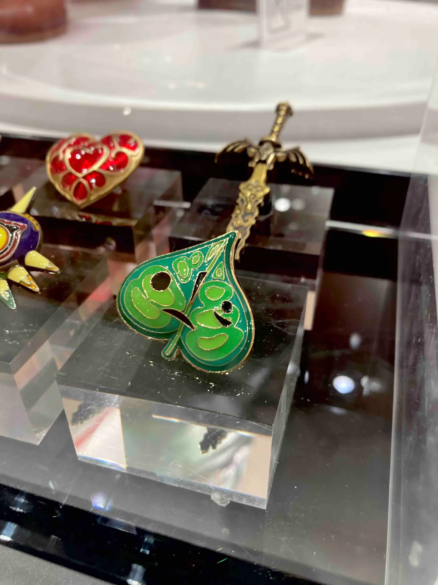 닌텐도 스토어 젤다의 전설 무쥬라의 가면 핀 뱃지 게임 캐릭터 젤다 굿즈 | 크로켓