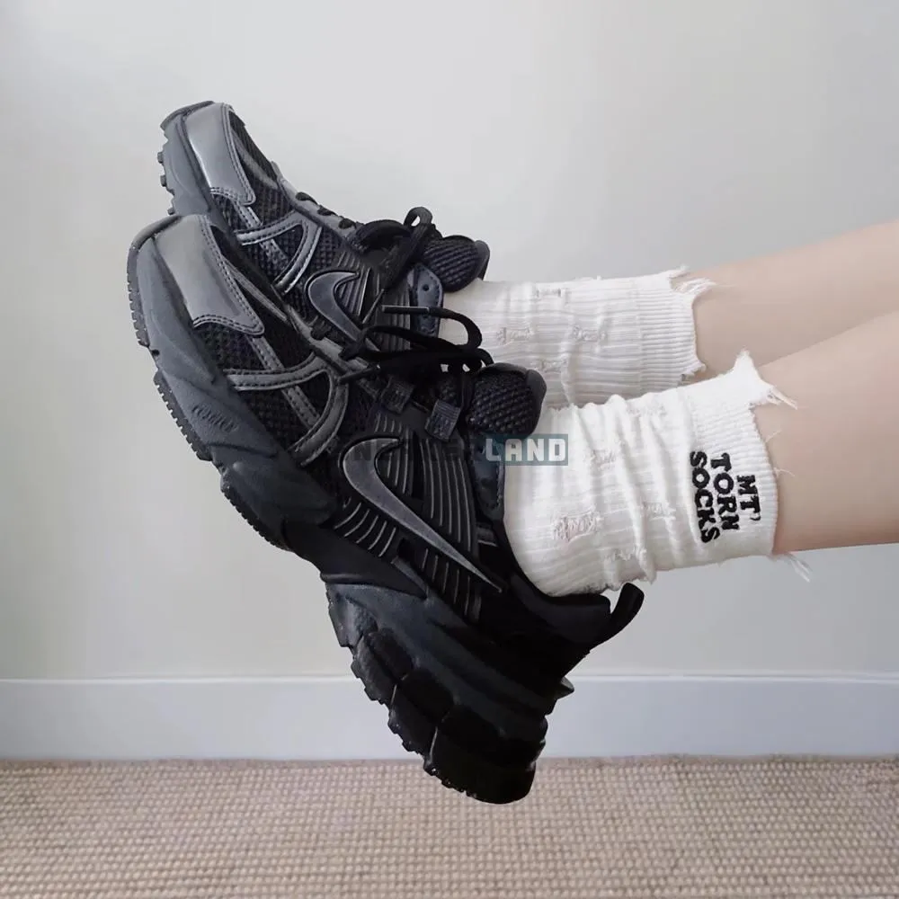 나이키 우먼스 V2K 런 스니커즈 블랙 앤트러사이트 FD0736-001