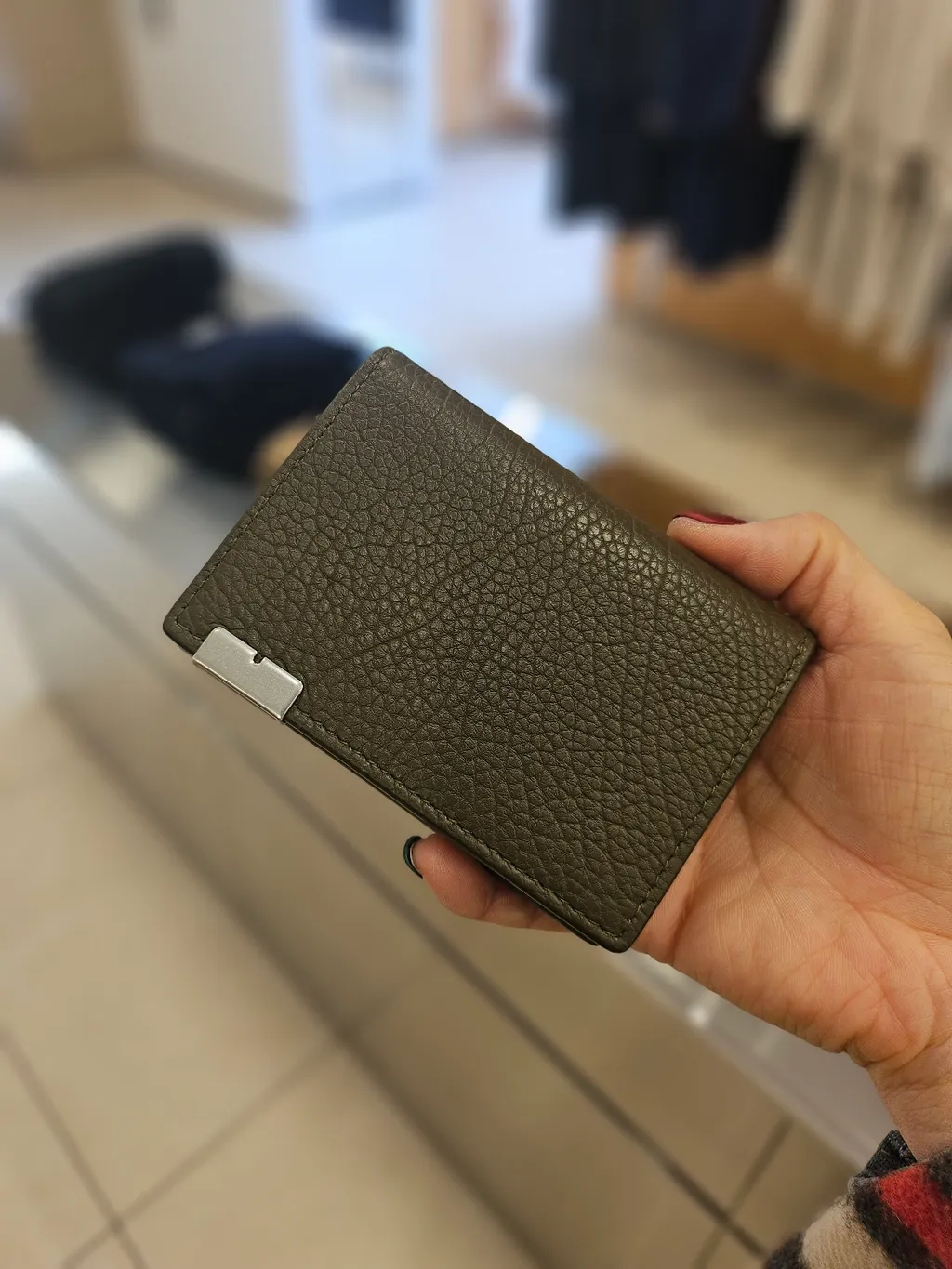 반값이상 세일! 버버리 메탈로고 레더 카드지갑 21만9천 | 크로켓