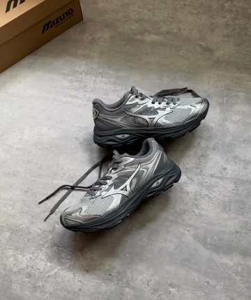 미즈노 레이서 V2 실버 샤크 그레이 D1GH250613