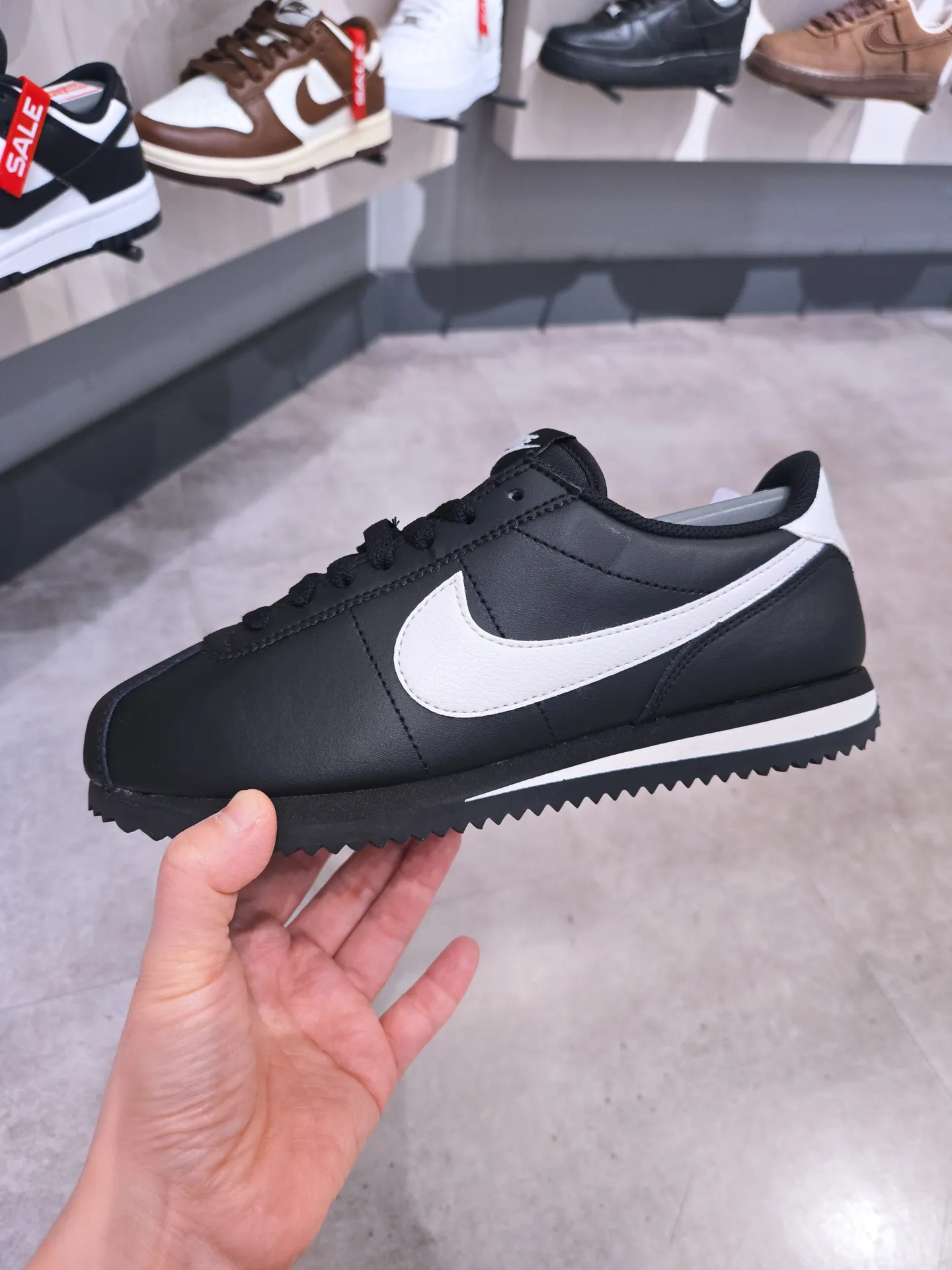 나이키 NIKE 우먼스 코르테즈 레더 데일리 CORTEZ 운동화 DN1791-006