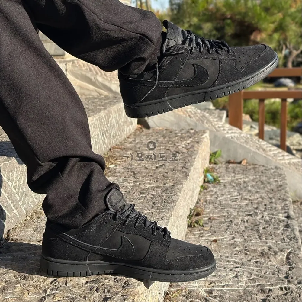 나이키 덩크 로우 레트로 SE 트리플 블랙 IB6651-001