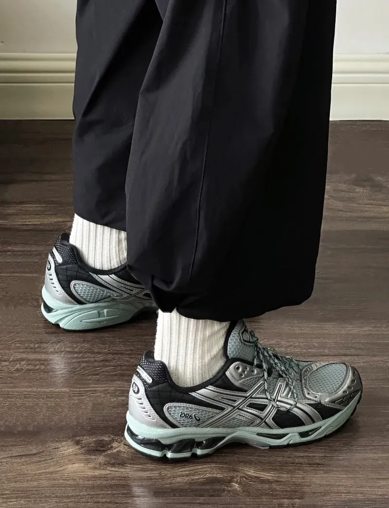 아식스 젤 님버스 10.1 오션 헤이즈 퓨어 실버 1203A543-400