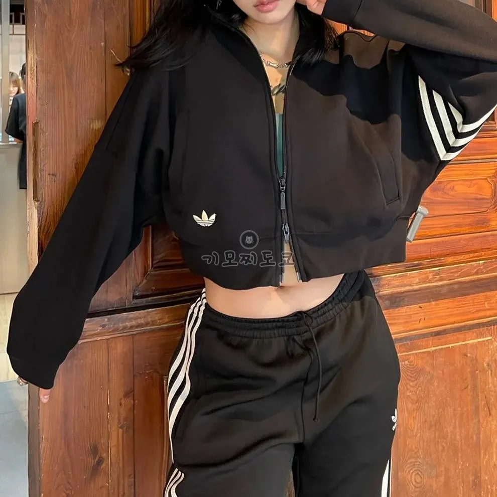 아디다스 오리지널 뉴클래식 크롭 저지 트랙 탑 자켓 블랙 IB7317