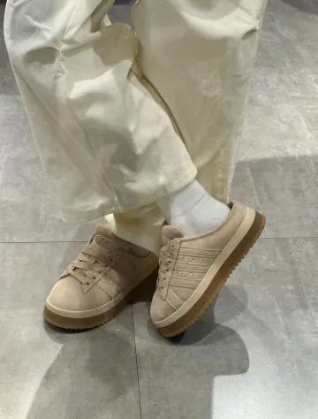 아디다스 오리지널스 캠퍼스 00s 쉐르파 털신 뮬 JR3732