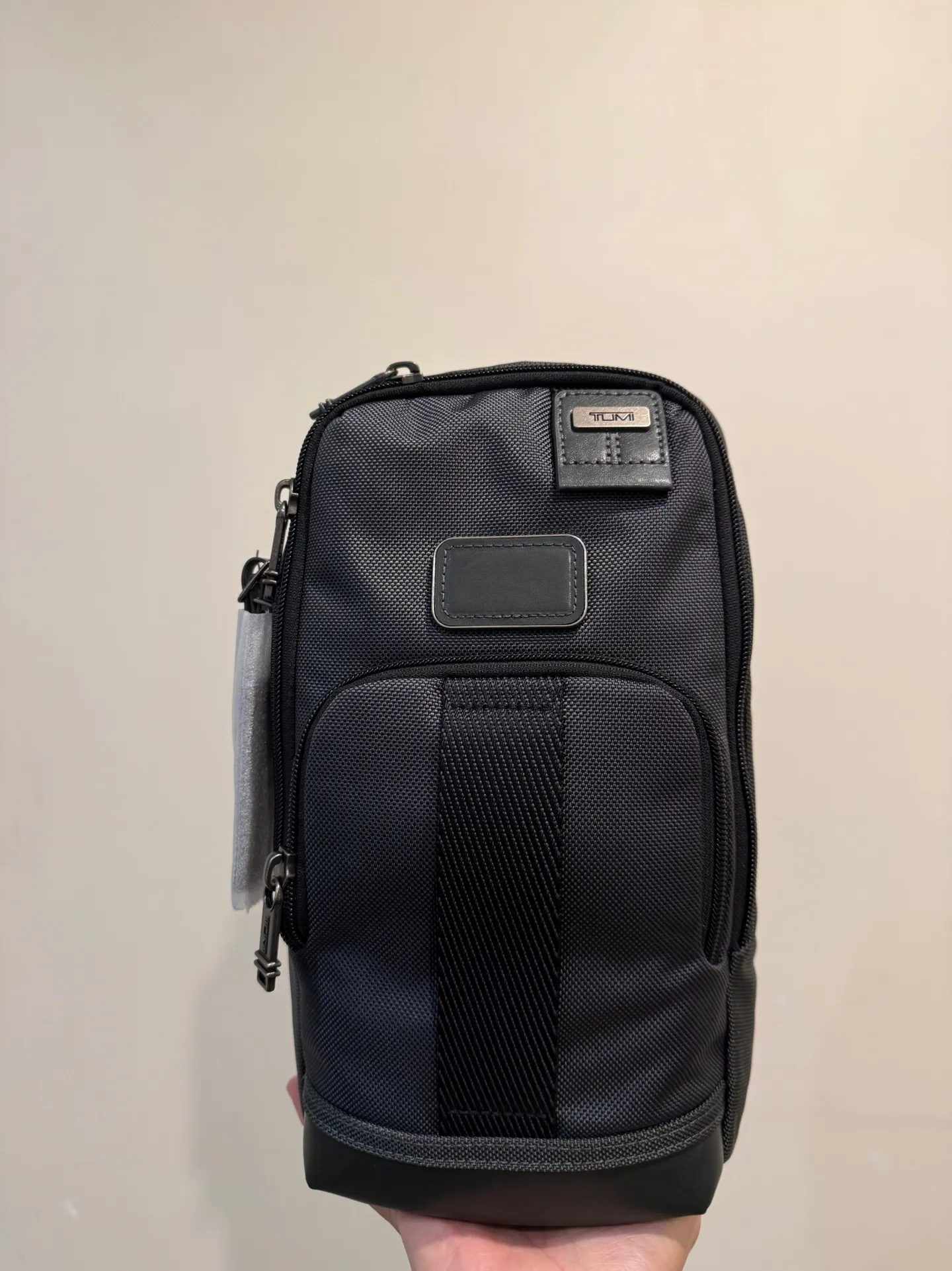[해외] 투미 피페 슬링백 TUMI Fife Slim Sling Bag