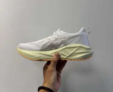 아식스 ASICS 노바블라스트 5 남성 러닝화 화이트  1011B974-101