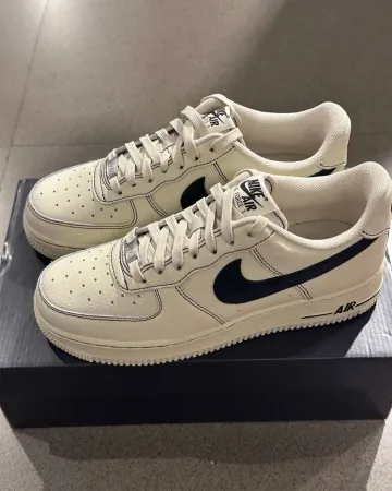 나이키 에어포스 1 07 LV8 라이트 카키 블랙 HQ2037-200