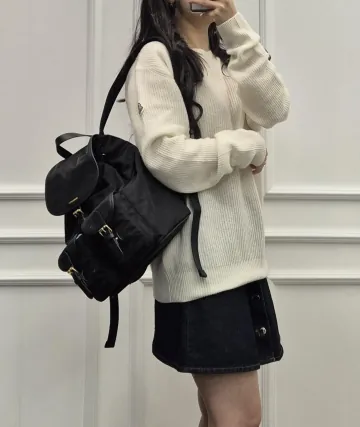 버버리 여성 ENFIELD 금장로고 나일론 백팩 미디움 블랙 81092451