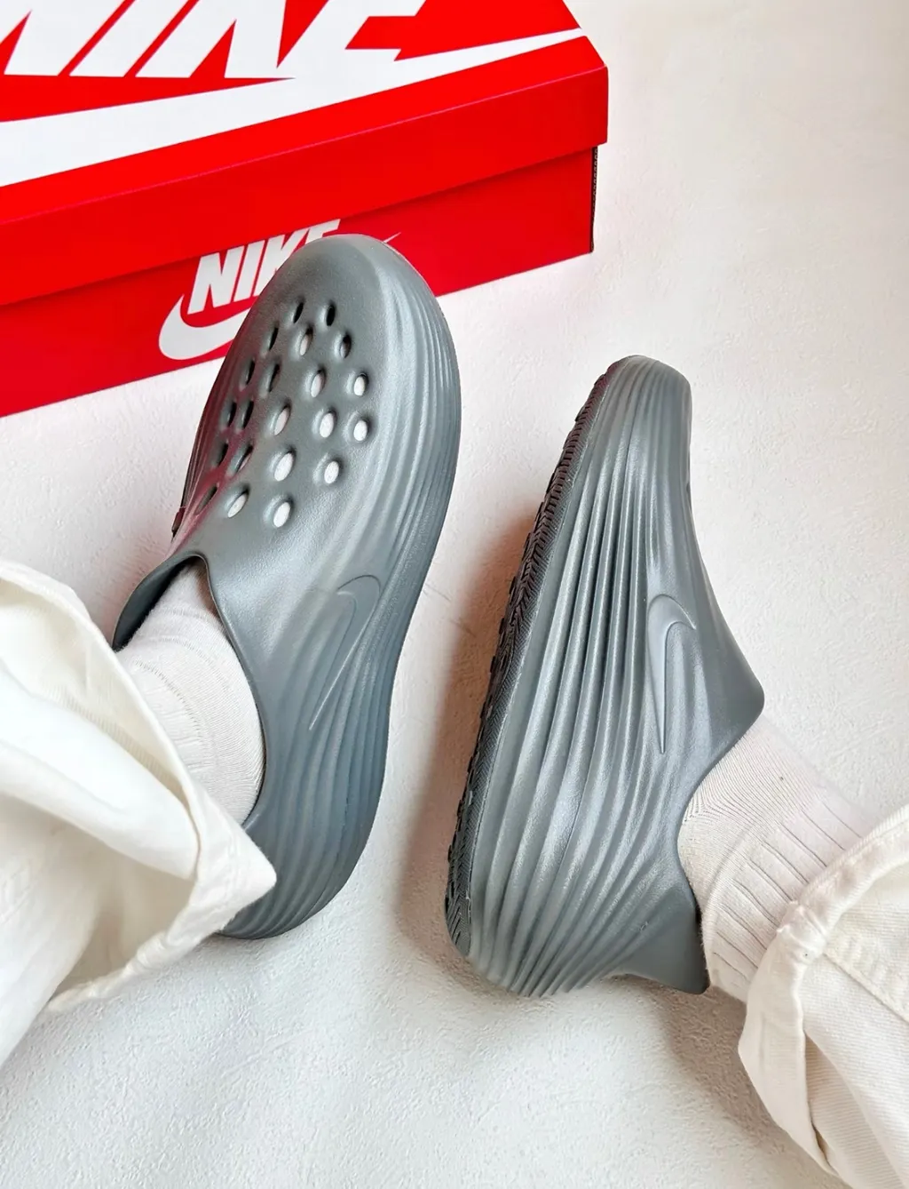 나이키 리액트X 리주븐8 크록스 샌들 그레이 HV5060-002