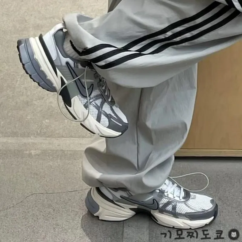 나이키 V2K 런 우먼스 러닝화 운동화 플래티넘 메탈릭 그레이 FD0736-003