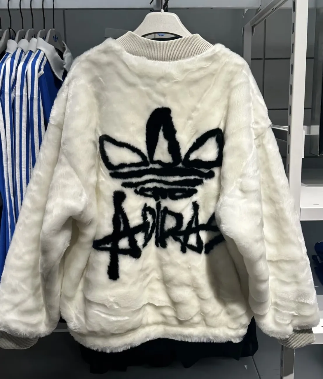 아디다스 뉴 퍼 봄버 자켓 퍼자켓 화이트 JD3777