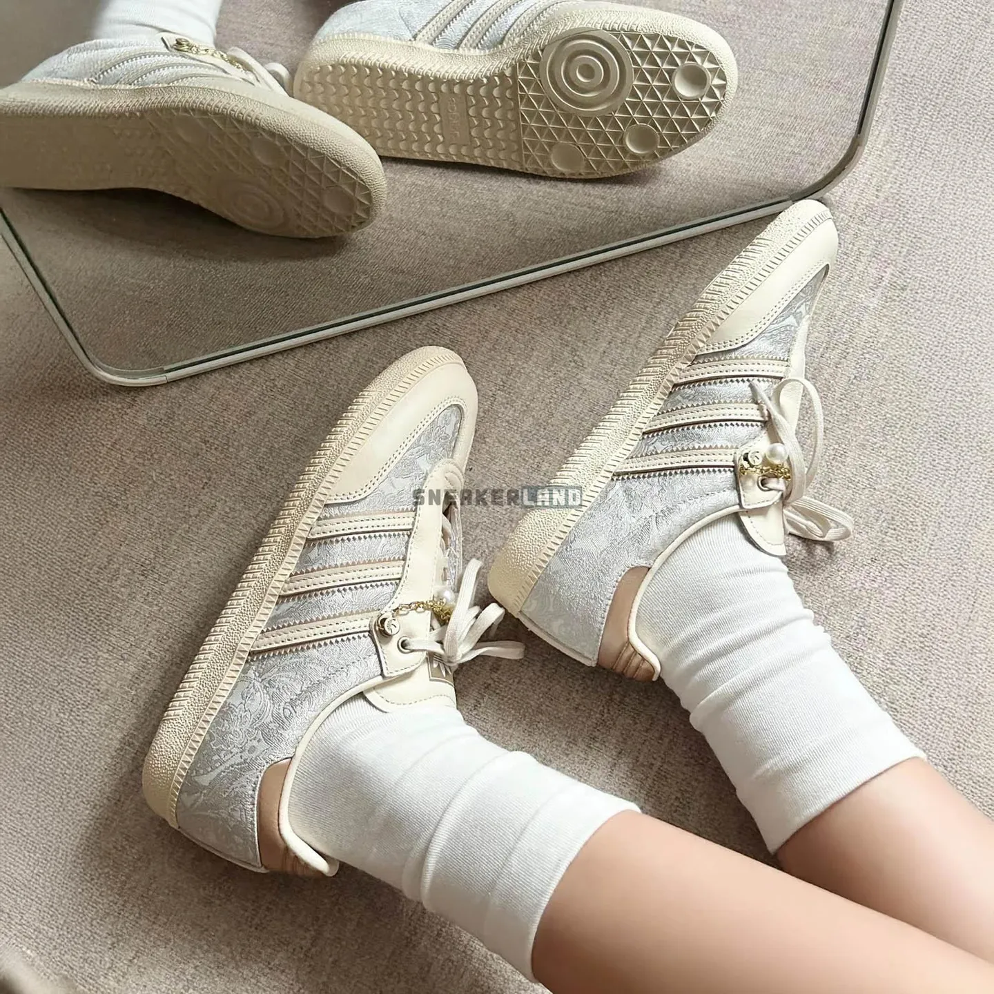 아디다스 우먼스 오리지널 삼바 진주 체인 오프화이트 그레이 JQ2616