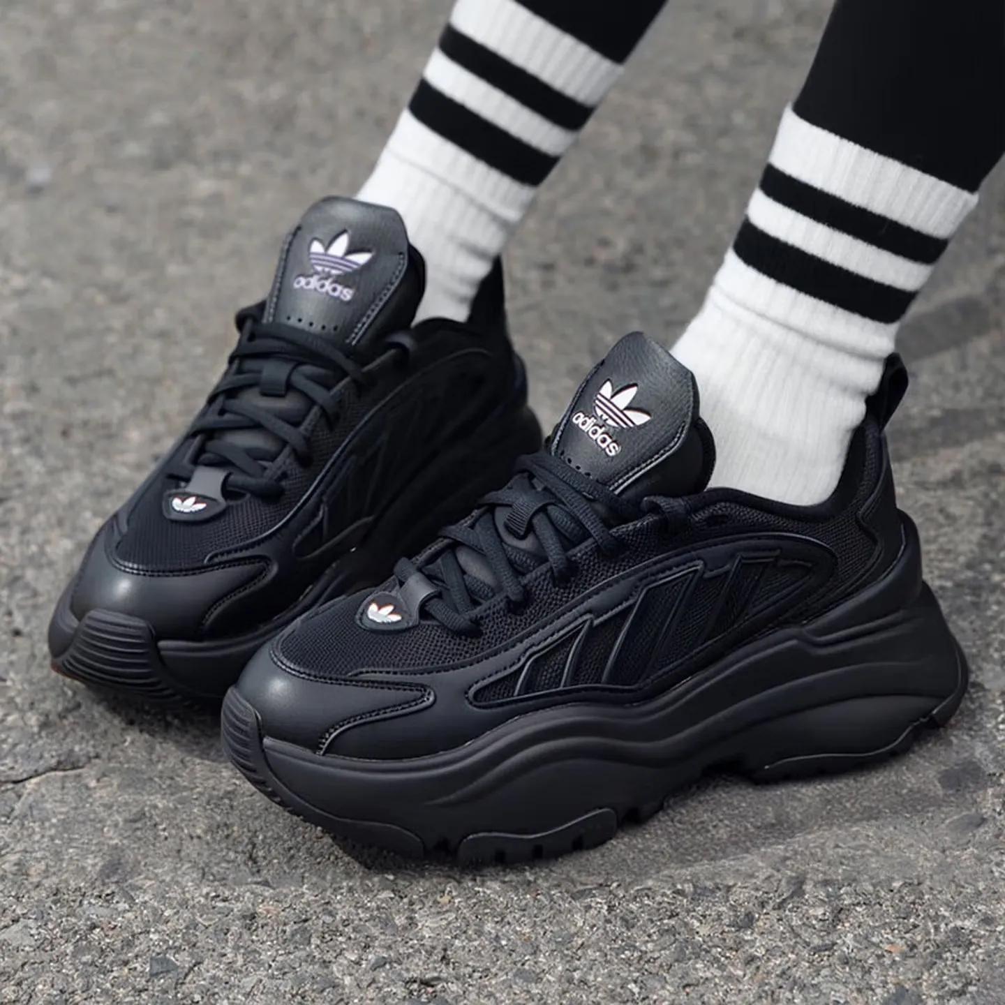 아디다스 오즈가이아 키높이 여성 운동화 블랙 올검 IG6045 JQ4110