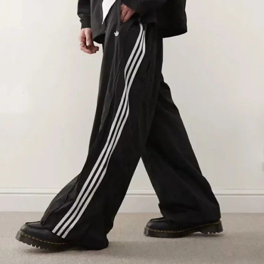 아디다스 아딜레늄 3 오버사이즈 SST 트랙 우븐 와이드 팬츠 블랙 JX1692