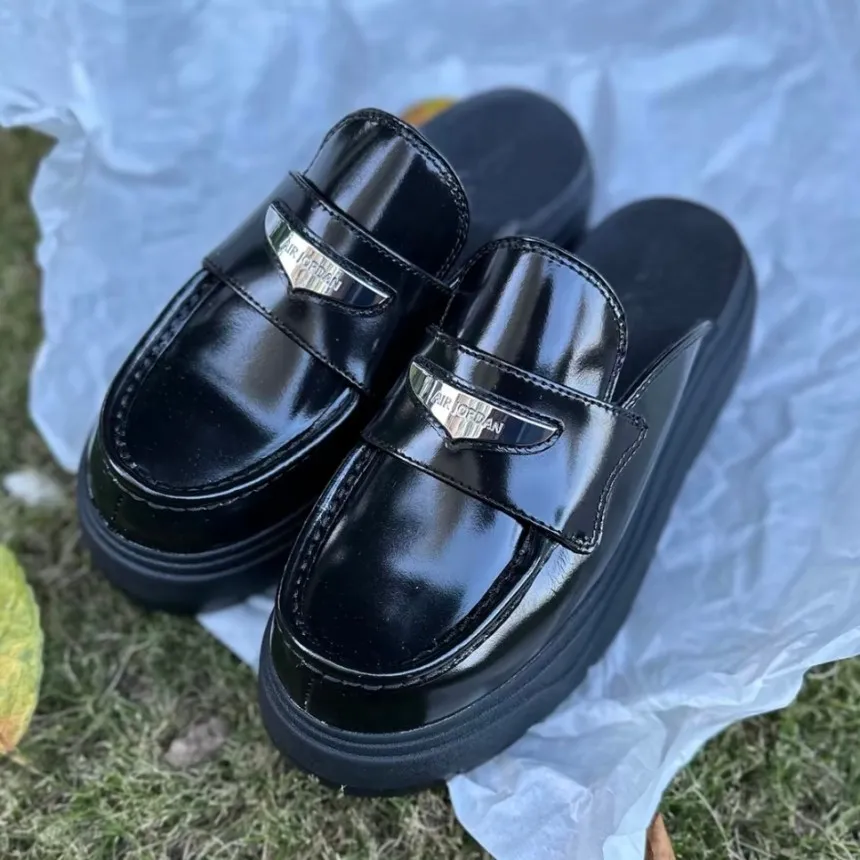 나이키 에어 조던 뮬 블랙 메탈릭 실버 우먼스 HJ4292-001