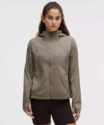 룰루레몬 클래식 핏 벤틸레이티드 러닝 재킷