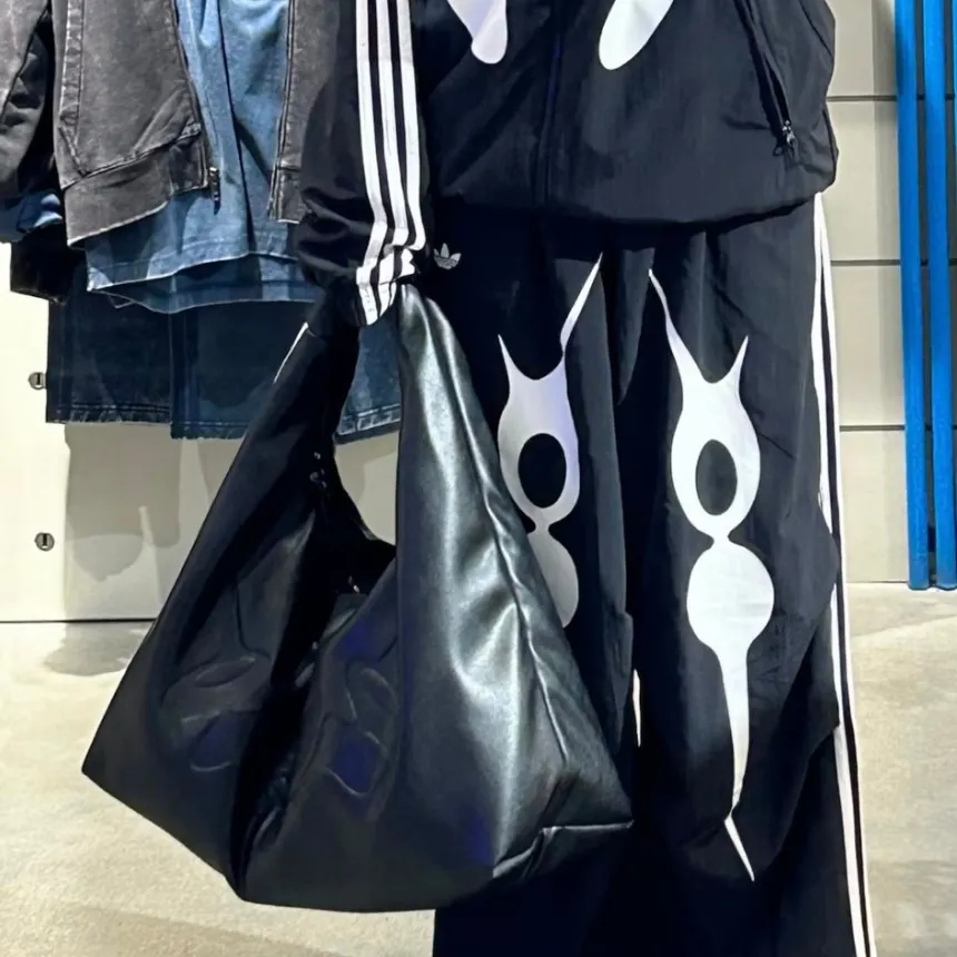 【香港限定】adidas ✖︎ offgod TATE2025 ショルダーバッグ Adidas OFFGOD:TATE 2025 ショルダーバッグ KA9274 香港限定】adidas