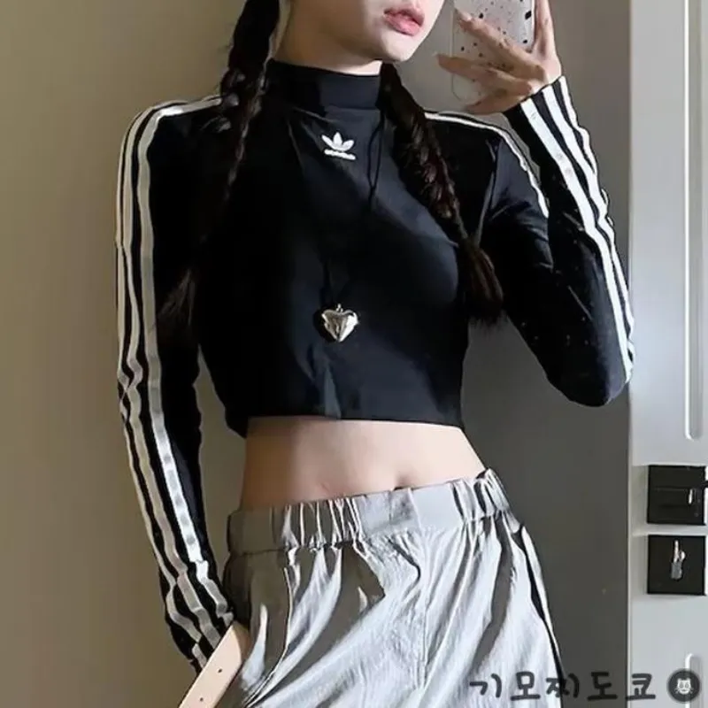 아디다스 오리지널 삼선 크롭 긴팔 티셔츠 롱슬리브 블랙 IU2428