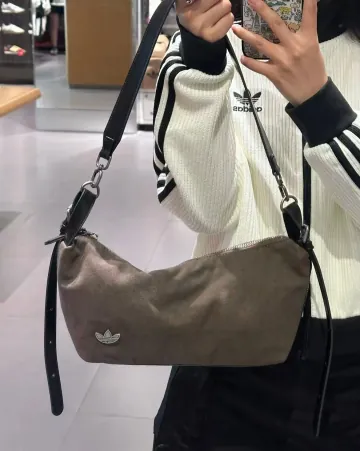 아디다스 양방향 지퍼 액서서리백 여성용 크로스바디백 숄더백 KT0864