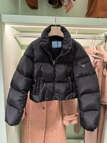 프라다 삼각로고 구스다운 여성 숏 패딩 290056 106O F0002