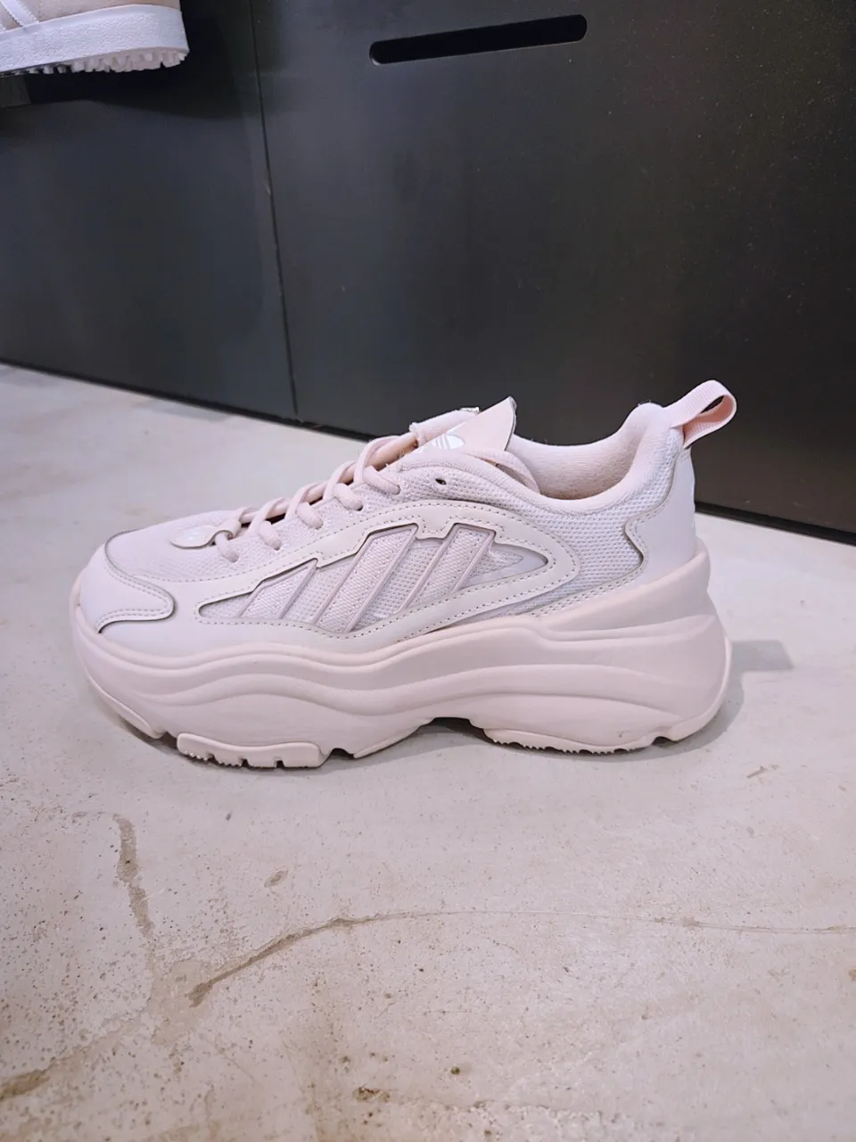 아디다스 ADIDAS 우먼스 오즈가이아 Ozgaia 운동화 IG6045 IG6047 IG6049