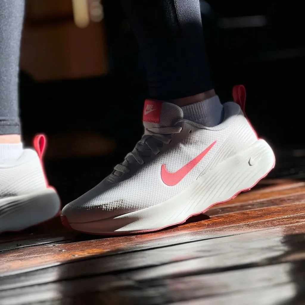 나이키 우먼즈 프로미나 워킹화 그레이 핑크 FV6343-003