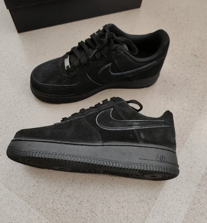 나이키 에어 포스 1 07 LV8 블랙 HQ1966-002