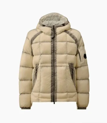 CP 컴퍼니 DD 쉘 후디드 다운 자켓 피스타치오 쉘 베이지 25FW