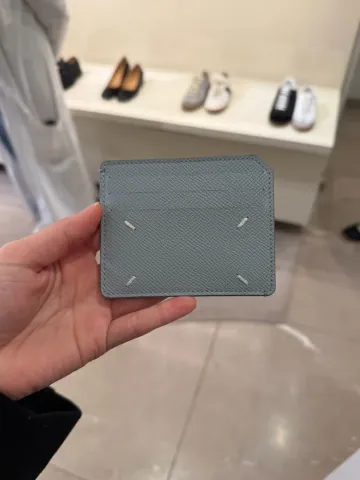 메종 마르지엘라 스티치 로고 그레인 카드지갑 BLUE SA2VX0003 P4745 T8111