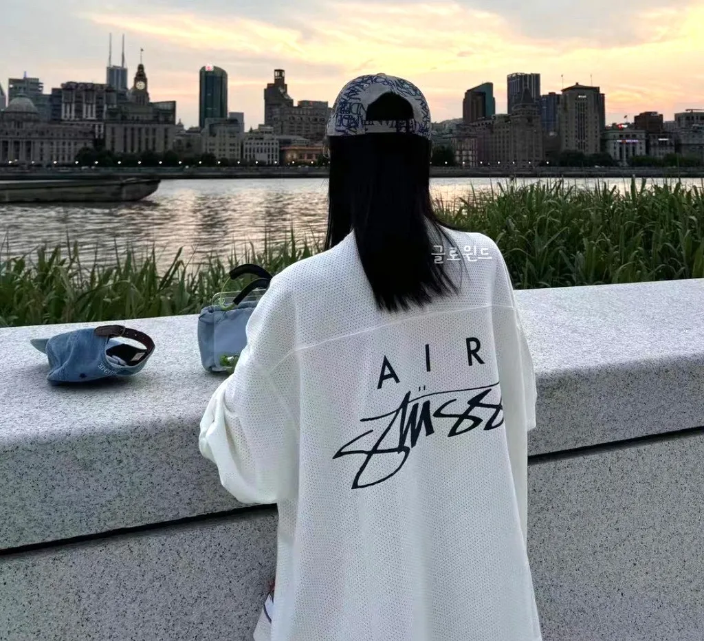 [빠른 출고/롱슬리브 기획전] 나이키 X 스투시 나투시 남녀공용 롱슬리브 긴팔 티셔츠 화이트 FJ9165-133