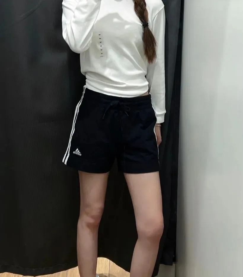 [해외] 아디다스 에센셜 3S 삼선 여성 돌핀 팬츠 반바지 쇼츠 GM5523