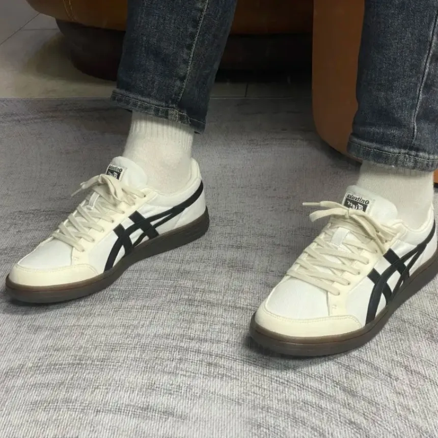 오니츠카 타이거 어드반티 크림 스니커즈 화이트 블랙 1183B799-101