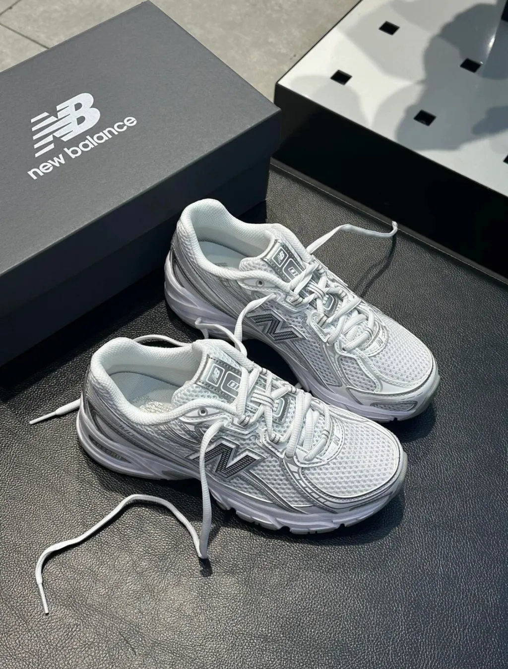 [품절대란] 뉴발란스 740v2 화이트 실버 메탈릭 U740WM2 무료배송