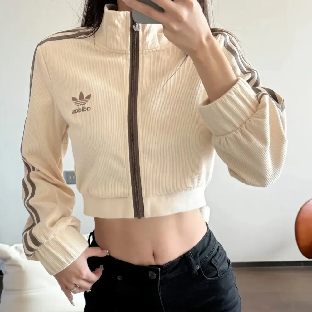 아디다스 오리지널 우먼즈 크롭 하이넥 트랙탑 IP3005