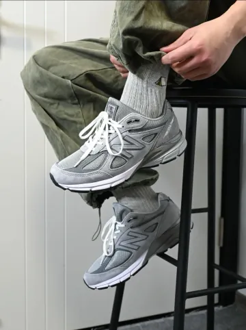 뉴발란스 990 v4 Made in USA  그레이 남녀공용 스니커즈 U990GR4