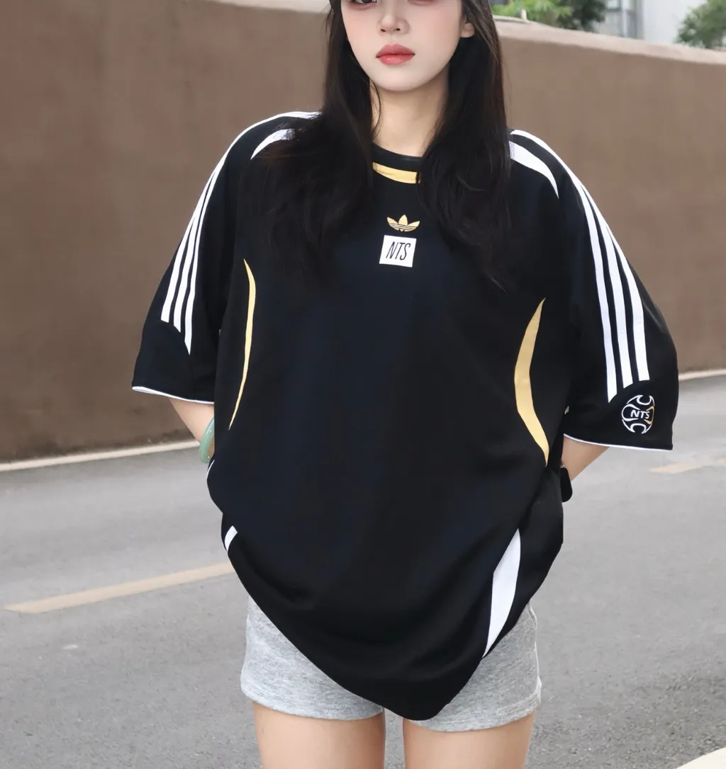아디다스 X NTS 라디오 반팔 져지 티셔츠 블랙 JI5068