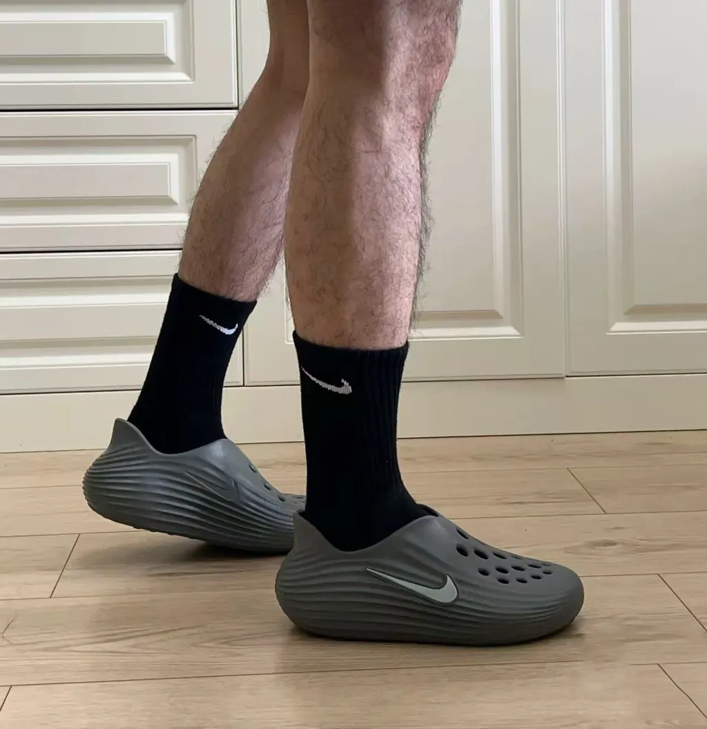 나이키 리액트 X 리주버네이트 슬리퍼 샌들 스모크 그레이 HV5060-002