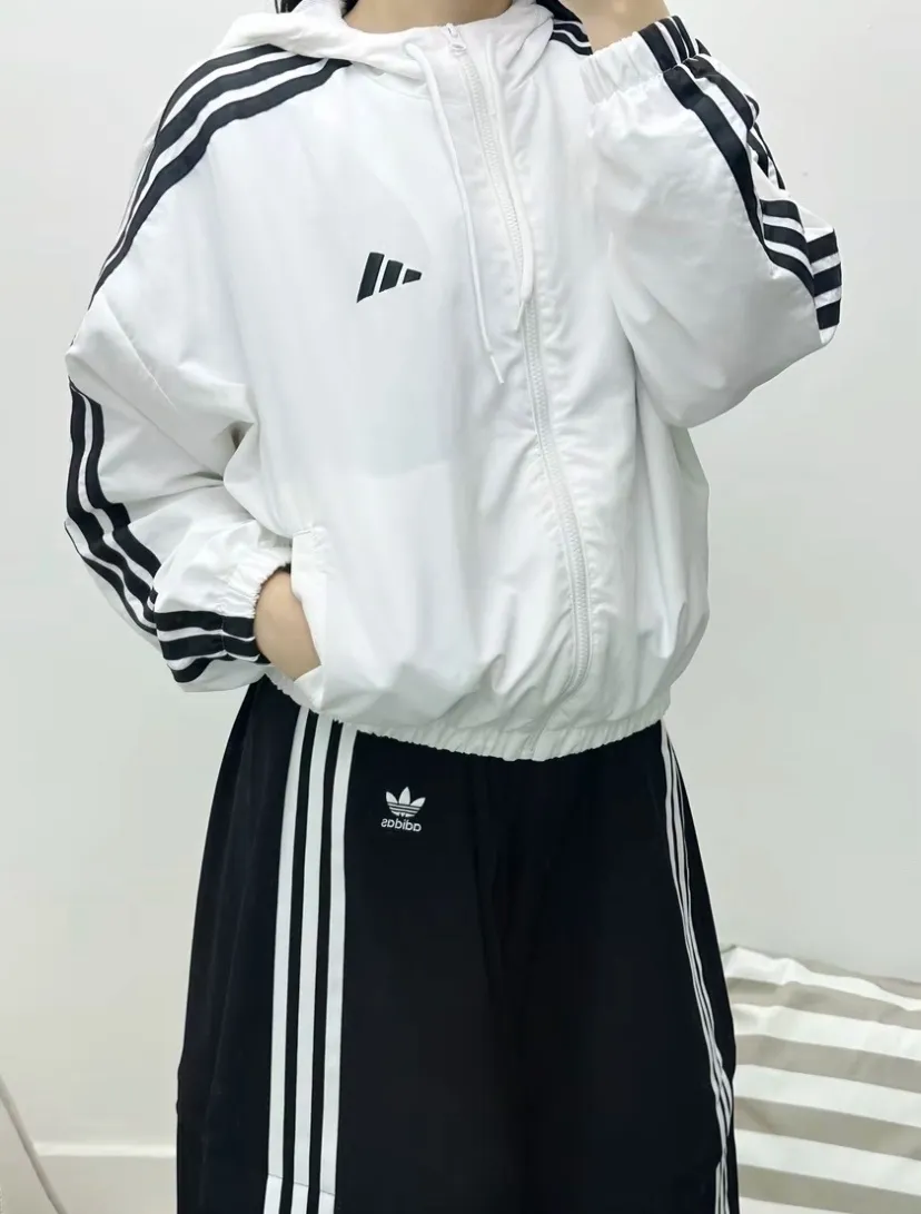 아디다스 W 3S 우븐 크롭 후드 바람막이 집업 자켓 화이트 JZ2161