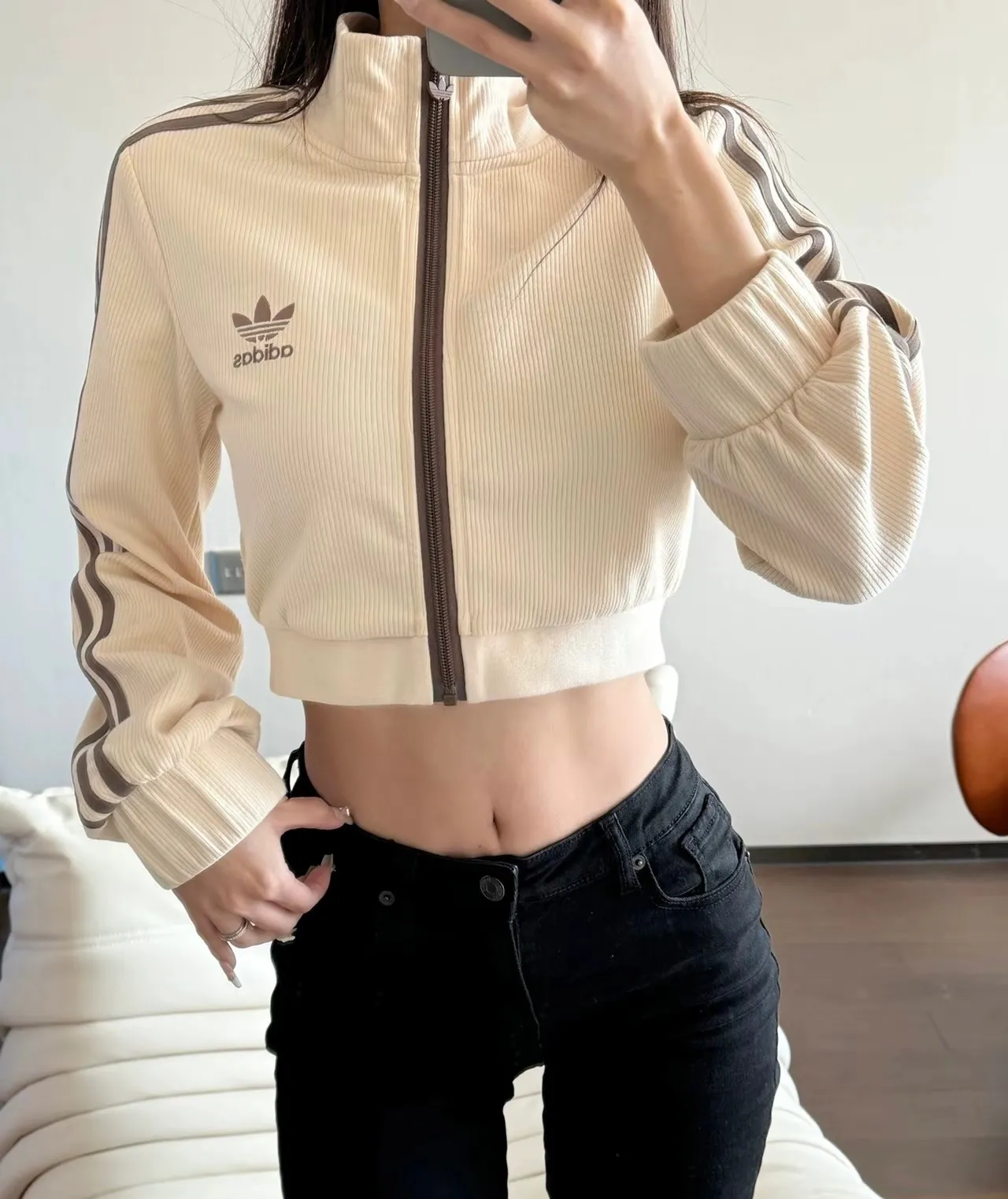 아디다스 우먼스 골지 크롭 트랙탑 져지 집업자켓 샌드 스트라타 IP3005