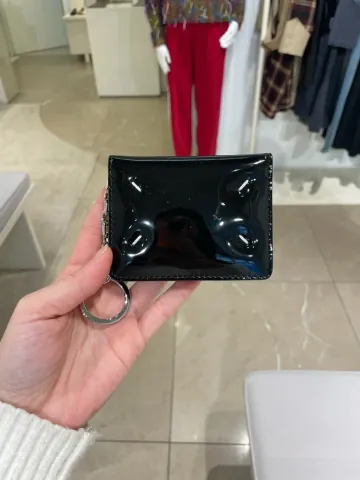 메종 마르지엘라 스티치 페이던트 레더 키링 카드 지갑 BLACK S56UI0128