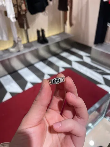 구찌 인터로킹 G 에나멜 체인 와이드 반지 BLACK 678656 J8410 8191