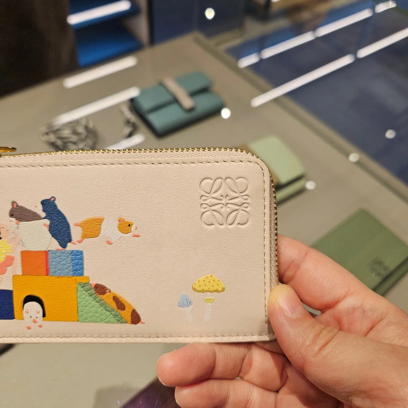 로에베 아나그램 햄스터 코인 카드홀더 지갑 TALC C643Z40X73 | 크로켓