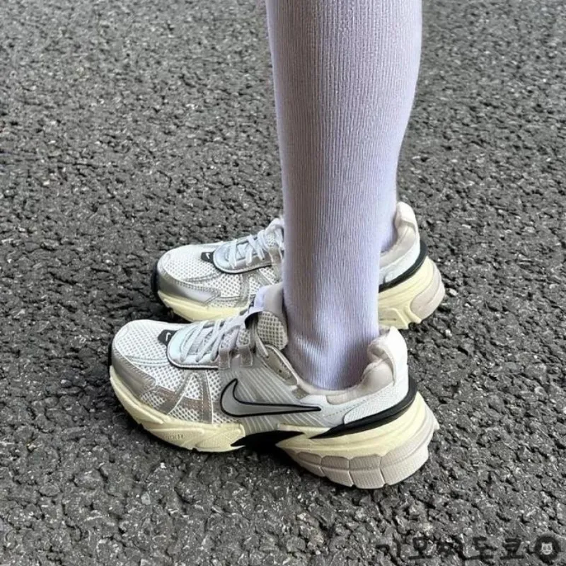 나이키 V2K 런 런닝화 조깅화 써밋 화이트 메탈릭 실버 FD0736-100